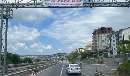 JANDARMA TRAFİK TİMİNDEN BAYRAM MESAİSİ...
